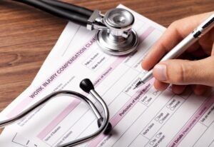 An injured worker with a bandaged hand fills out a claim after talking to a Jacksonville workplace injury lawyer.